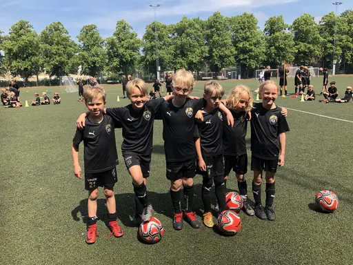 Glad Midsommar önskas alla i FC Bellevue familjen!