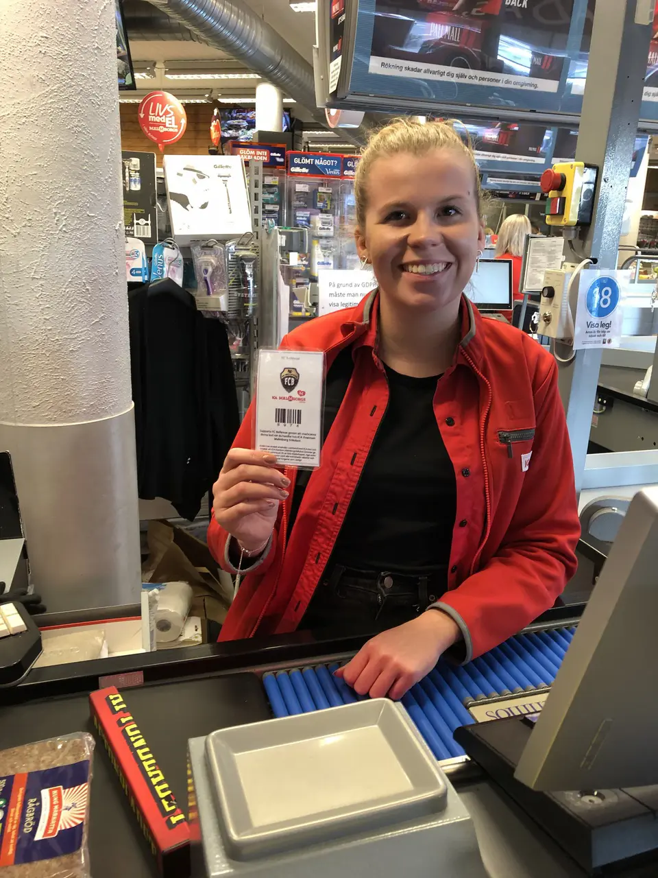 Så enkelt, Så genialt! Visa streckkoden i mobilen så drar de fram detta kort i kassan