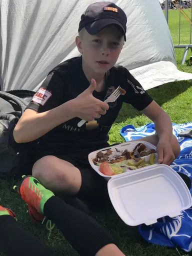 FCBs P07 talanger njuter av soliga fotbollsdagar i Halör Cup
