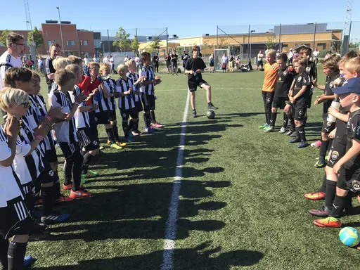 FCBs P07 talanger njuter av soliga fotbollsdagar i Halör Cup