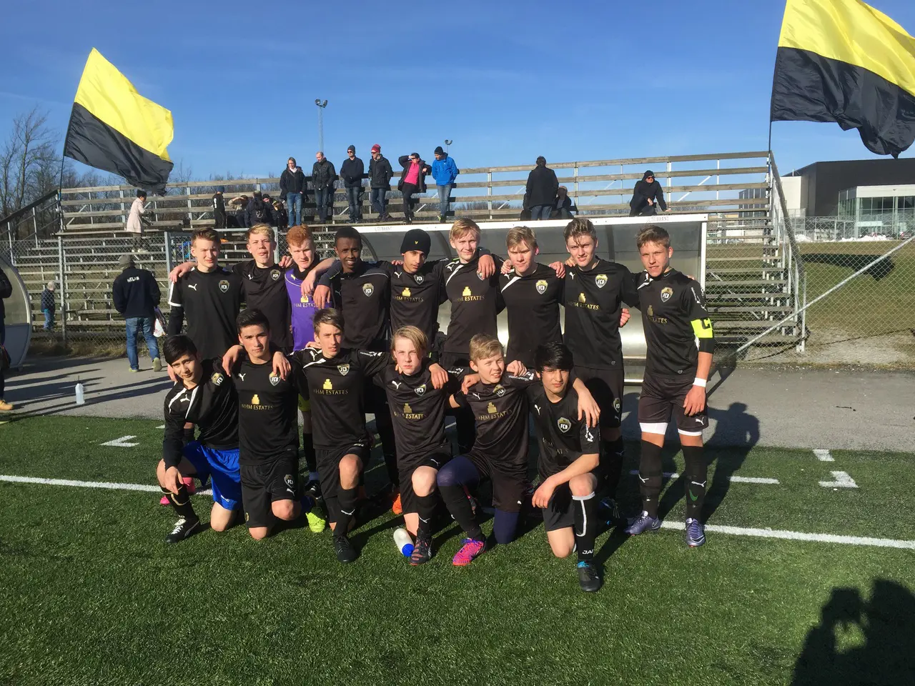 Team P16: Stående f vä: Elliot, Leo, Simon, Mumme, Alex, Anton, Martin, Fredde, Olli Sittande: Hussein, Aman, Daniel, Emil, Temba, Mirre