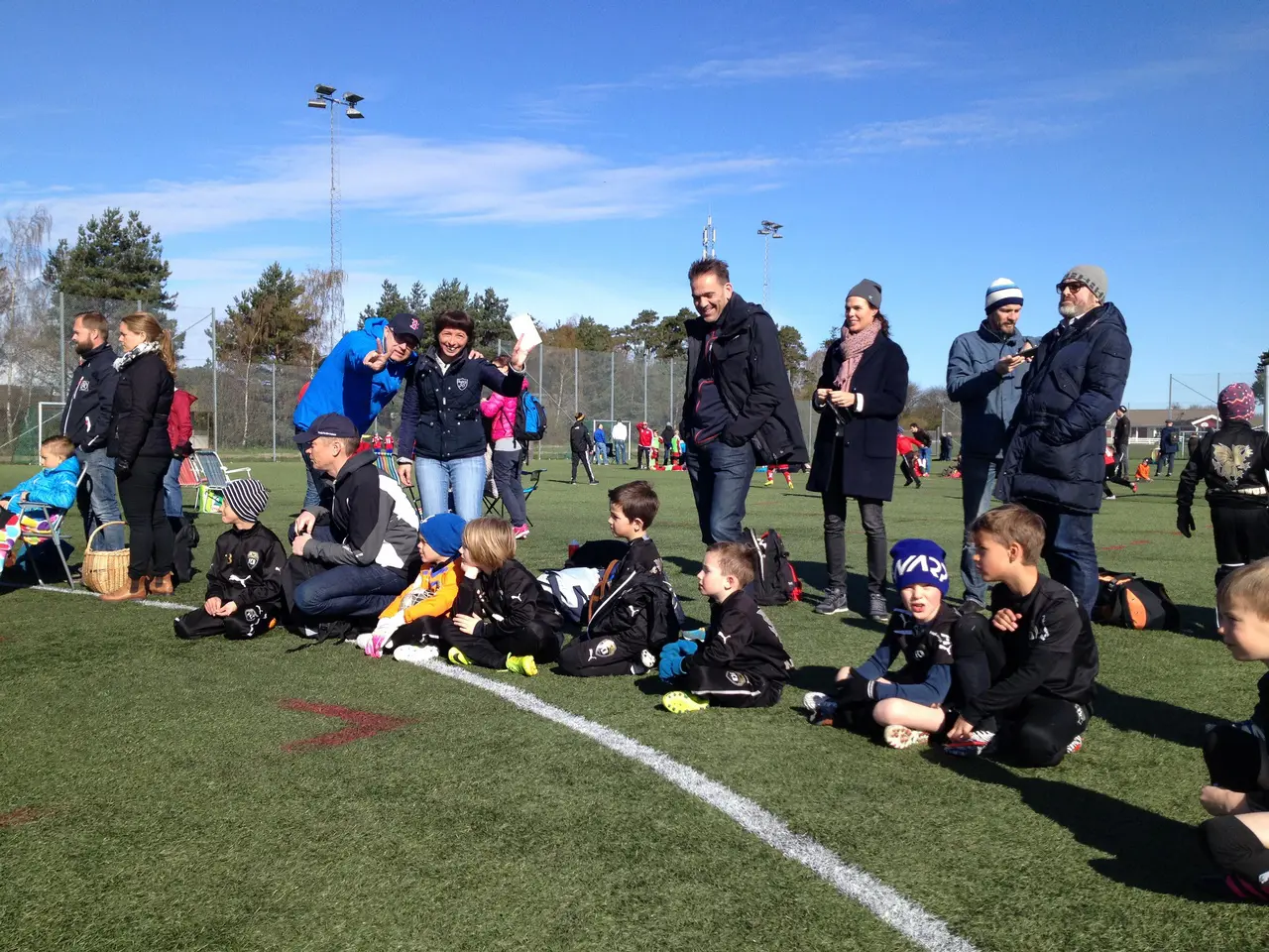 Glada FCB supportrar i team P08