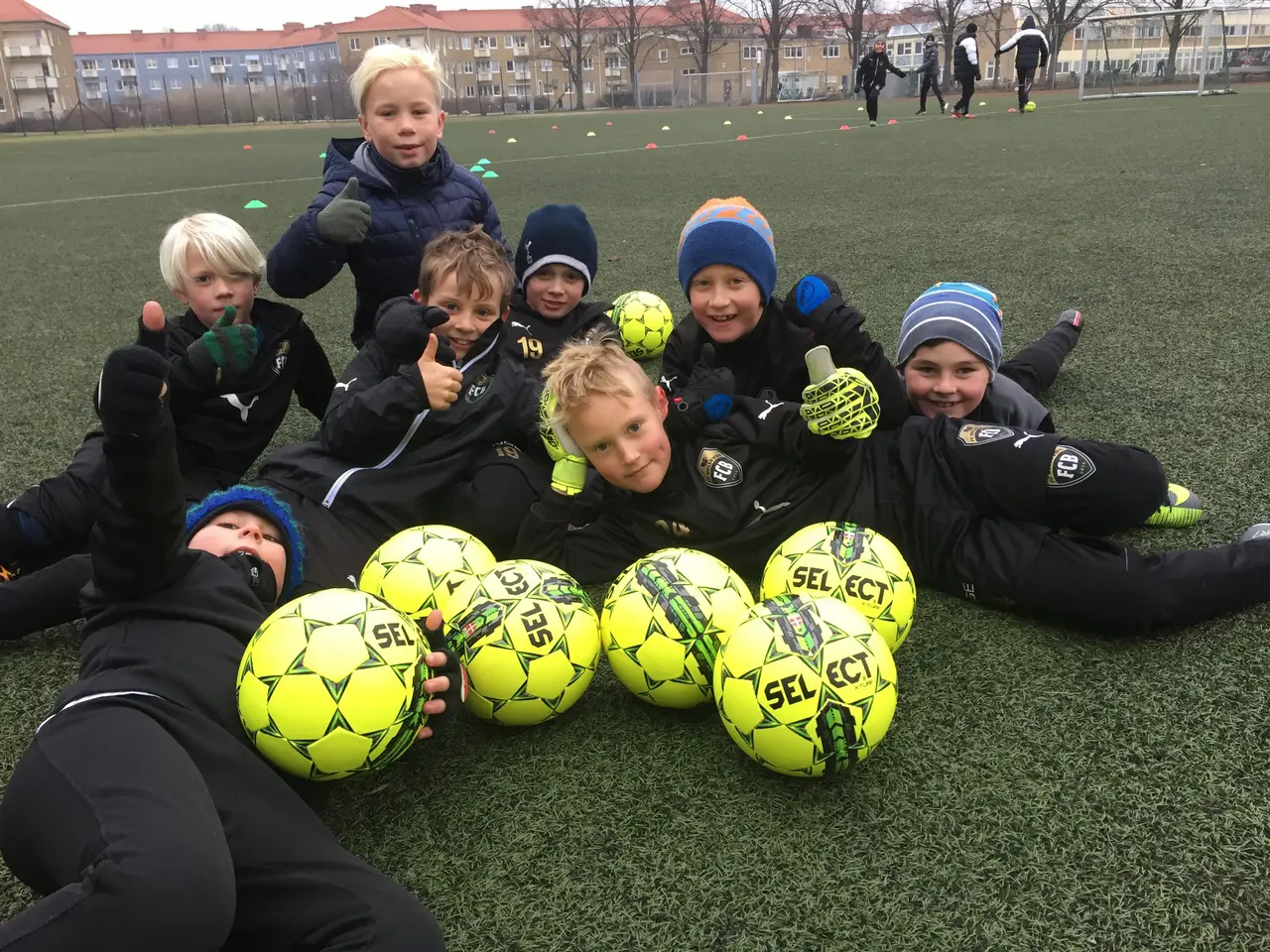 Tummen upp för de nya Select-bollarna