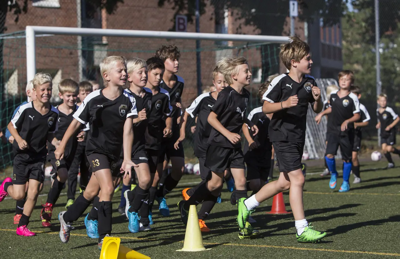 Finslipa tekniken under FCBs sommarcamps 2016