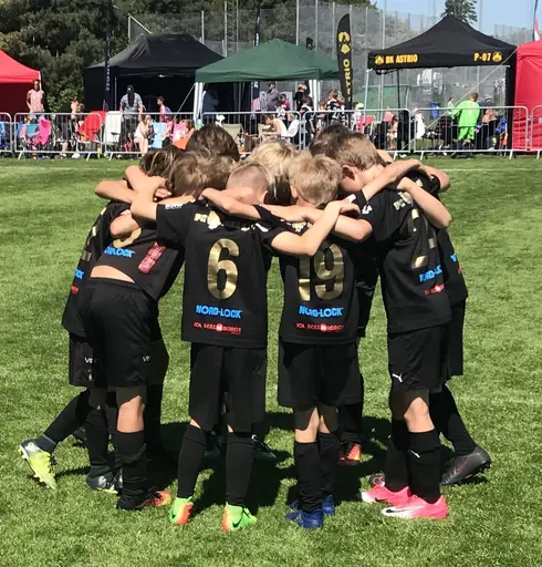 FCBs P07 talanger njuter av soliga fotbollsdagar i Halör Cup