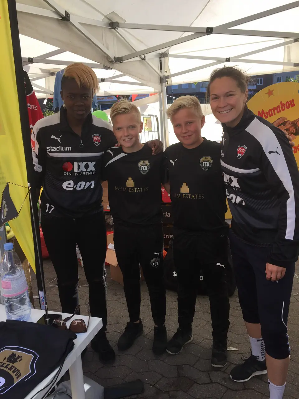 P04 lirarna Maicki och Fabbe hänger med FC Rosengård stjärnorna Gáelle och Erin