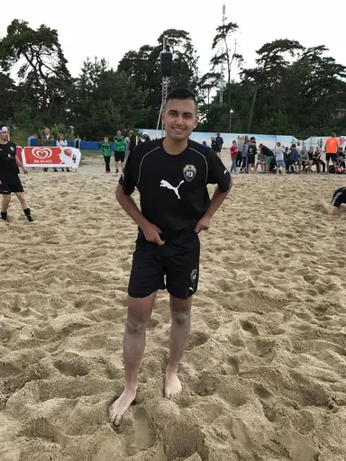 Dagens kommentar inne på tävlingsområdet: " Vilken härlig klubb FC Bellevue är" De äldre spelar tar hand sina yngre spelare"