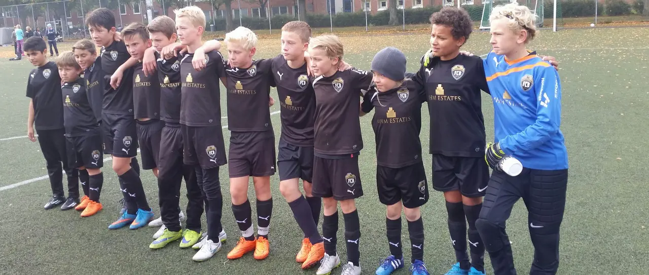 Team P03: från vänster Delle, Carl B, Amadeus, Elias, Enes, Gledis, Carl F, Max, Teo, Loke, Noa, Matteo, Haampus