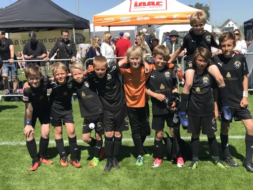 FCBs P07 talanger njuter av soliga fotbollsdagar i Halör Cup