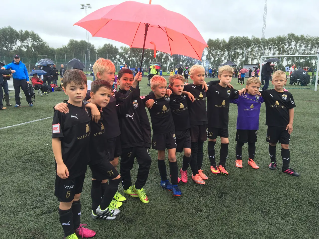 Team P08 i Höllviken: Vide, Philip, Gustav, Rahand, Gustav, Otto, Carl, Sebastian, Måns, Jonathan. På bilden saknas Marcus och Tobias