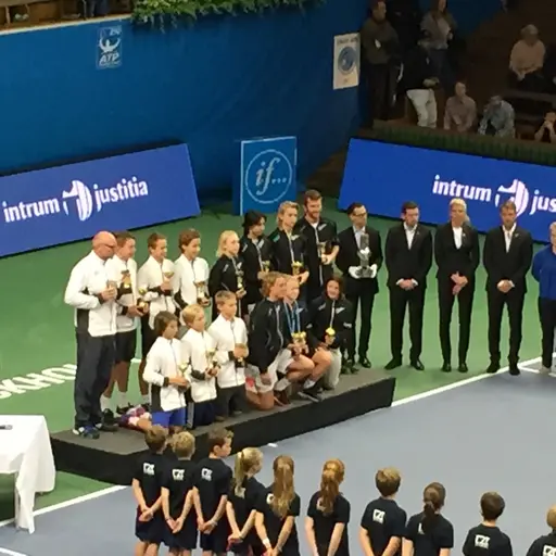 Lag Syd vid prisutdelning, Adam Heinonen, Miles Mahoney, Nils Andersson, Olle Sonesson Lidholt, Sebastian Lind och Ross Weibull. 