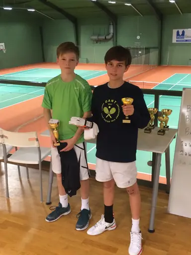 Finalklara Valter och Edvard Larsson, runner up Marius Gyllerup och segrare Henry Rönnberg