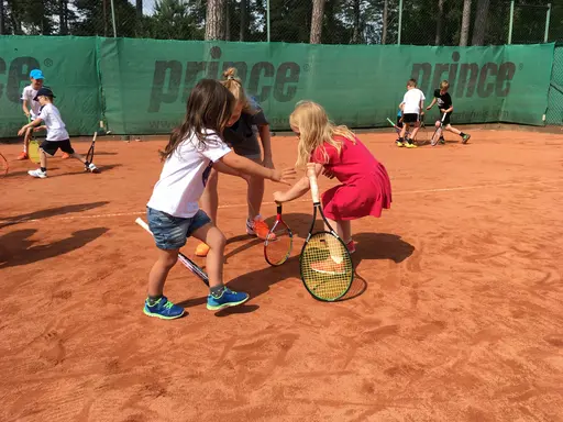 Tennisjuniorer i farten