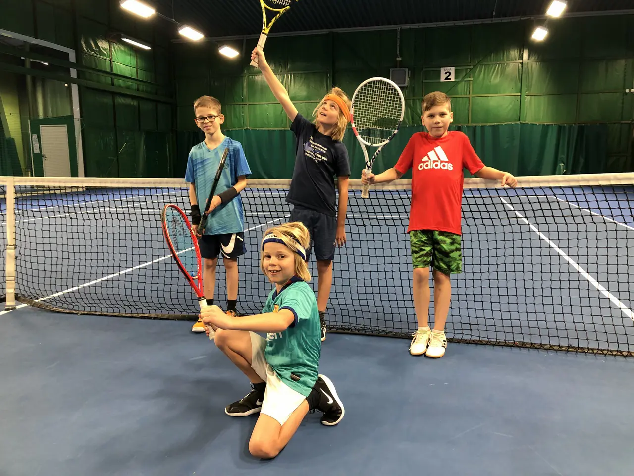 Var med och träna tennis på sportlovet