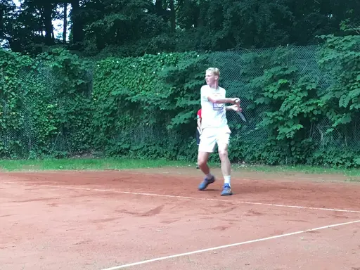 Tennisjuniorer in action i Kiel 2016
