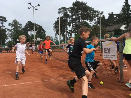Tennisjuniorer i farten