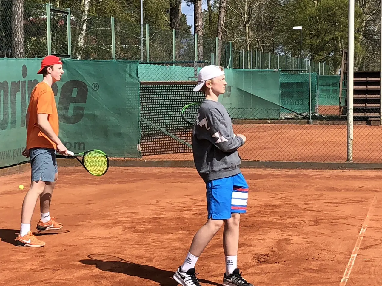 Albin Nyman och Edvard Larsson inför avslutande dubbel