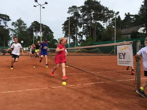 Tennisjuniorer i farten