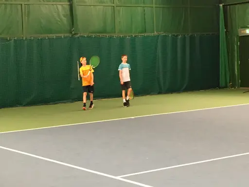 Alfred och Marius i dubbel samt Carl-Rickard och Valter singelspelare