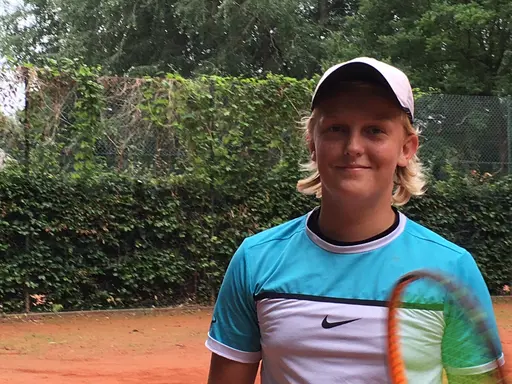 Tennisjuniorer in action i Kiel 2016