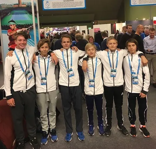 Lag Syd vid prisutdelning, Adam Heinonen, Miles Mahoney, Nils Andersson, Olle Sonesson Lidholt, Sebastian Lind och Ross Weibull. 