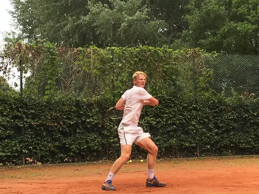 Tennisjuniorer in action i Kiel 2016