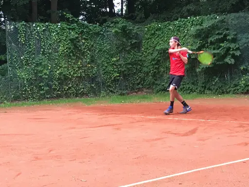 Tennisjuniorer in action i Kiel 2016