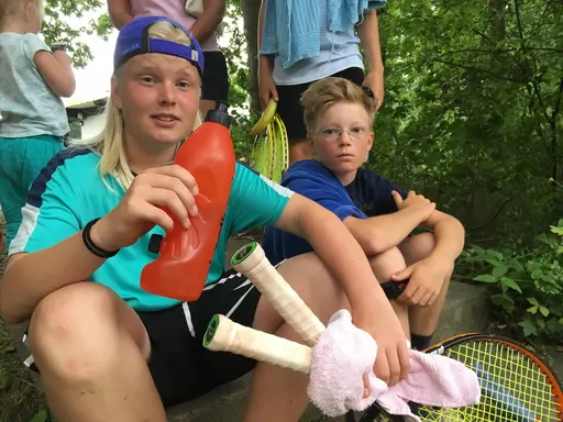 Tennisjuniorer in action i Kiel 2016