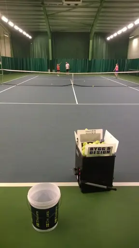 Fullt ös i hallen igen med våra härliga juniorer