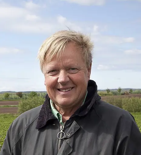 Sune Abrahamsson vid sina odlingar