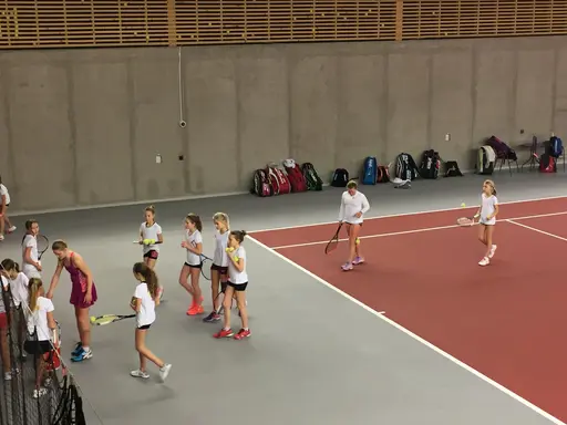 Thilda är fjärde tjej från vänster på gruppbilden