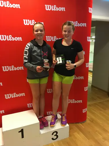 Emilia och Thilda samt Ludvig Danielsson (2:a från vänster bland killarna)