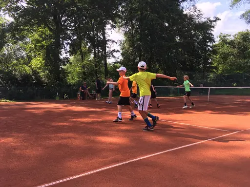 Tennisjuniorer in action i Kiel 2016