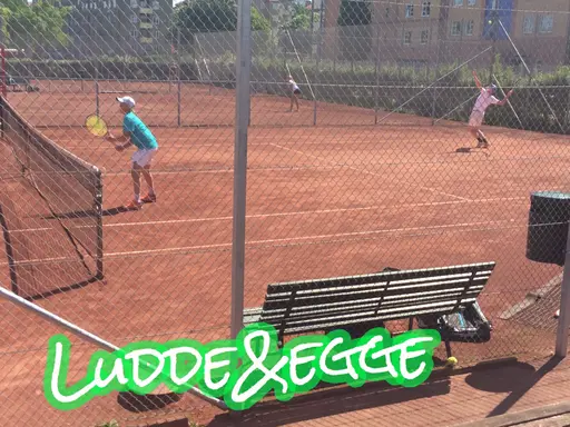 Ludde och Erik i dubbel, H-45 laget inviger våra nya kafémöbler på Täppet och Erik, Christian, Ludde och Miles samlas inför match