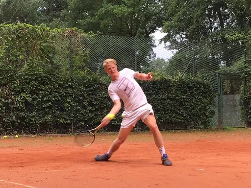 Tennisjuniorer in action i Kiel 2016