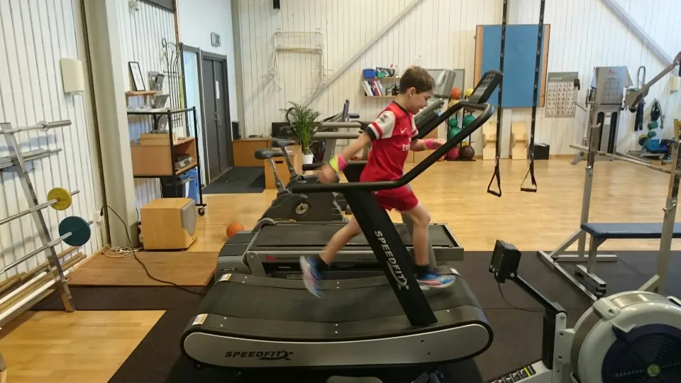 Carl Emilsson på det nya coola löpbandet