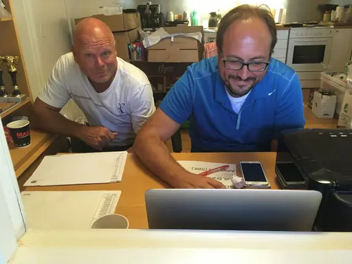 Uffe, Mattias och André ser till att alla spelare får rätt information
