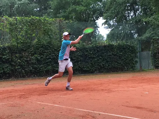 Tennisjuniorer in action i Kiel 2016