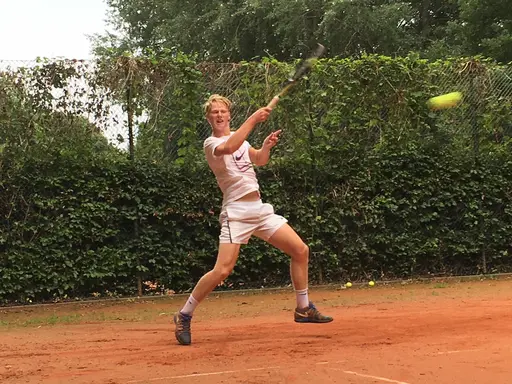 Tennisjuniorer in action i Kiel 2016