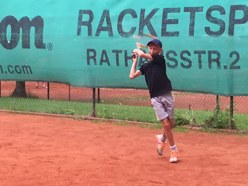 Tennisjuniorer in action i Kiel 2016