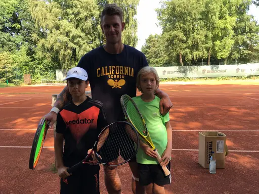 Tennisjuniorer in action i Kiel 2016