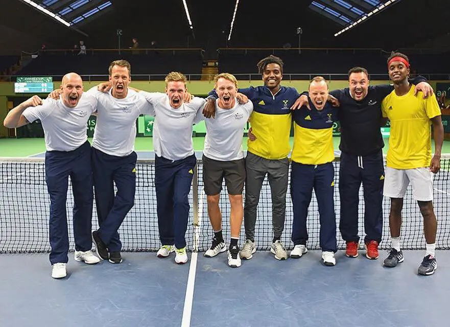 Svenska Davis Cup laget med Filip Bergevi i mitten i vitt