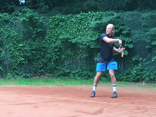 Tennisjuniorer in action i Kiel 2016