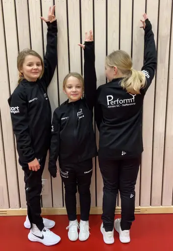 Funktionskläder (t-shirt och tights) överst och overall på nedre bilderna
