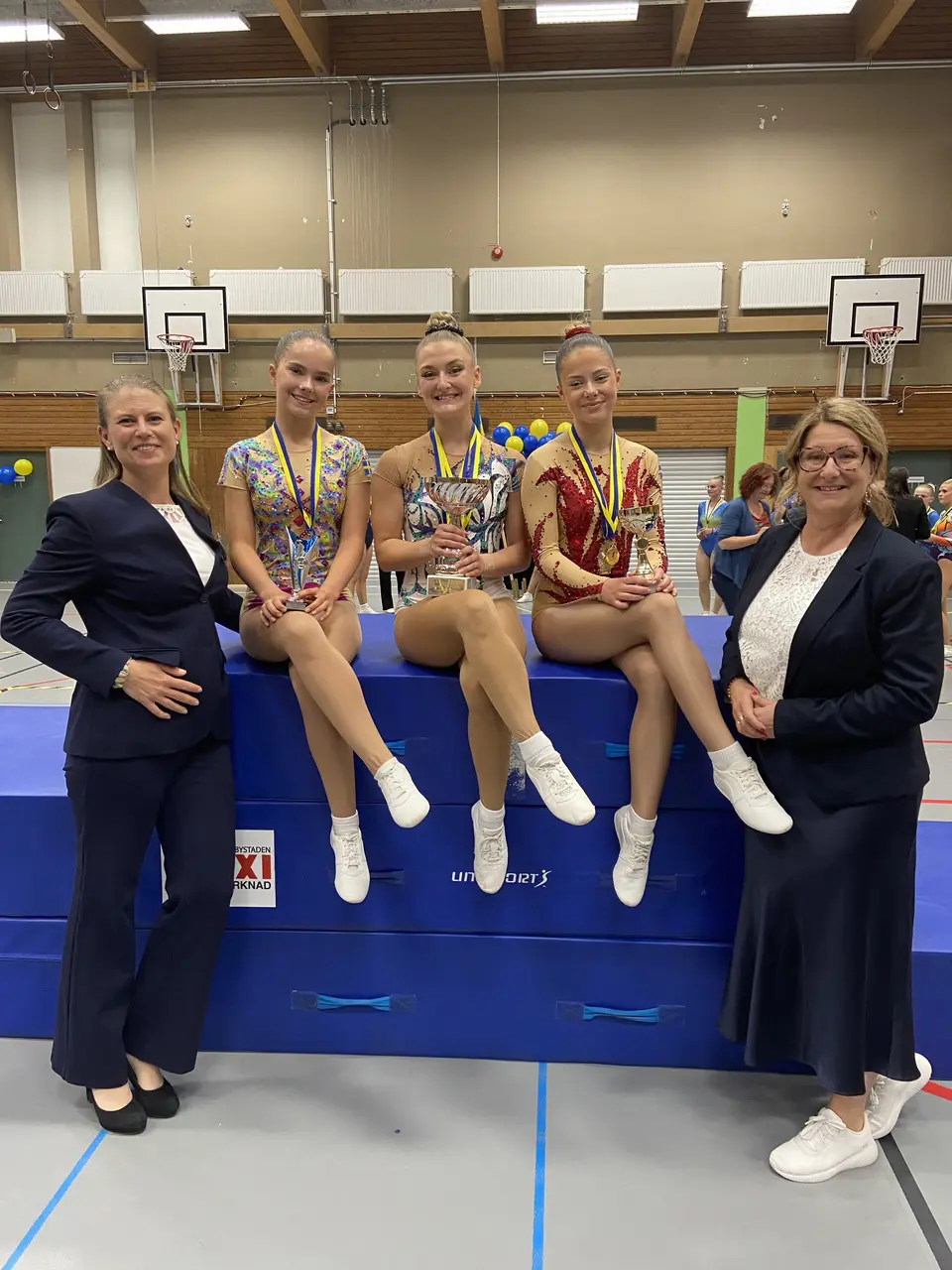 Från vänster- domare Maria, Anna, Wilma, Ella Sofia och domare Pernilla