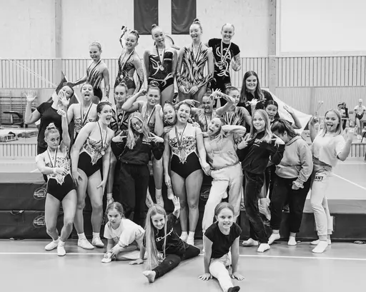 Bild 1- TGDs gymnaster efter prisutdelningen Bild 2- Wilma Jönsson, senior Bild 3- Molly Gerdrup, 2B Bild 4- Naja Becker & Alva Larsson, 2A Bild 5- Alva Larsson ag 2 Bild 6- Wilma Jönsson, senior