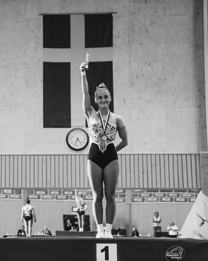 Bild 1- TGDs gymnaster efter prisutdelningen Bild 2- Wilma Jönsson, senior Bild 3- Molly Gerdrup, 2B Bild 4- Naja Becker & Alva Larsson, 2A Bild 5- Alva Larsson ag 2 Bild 6- Wilma Jönsson, senior