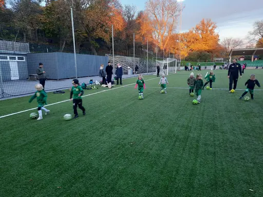 Full fokus på att driva bollen.