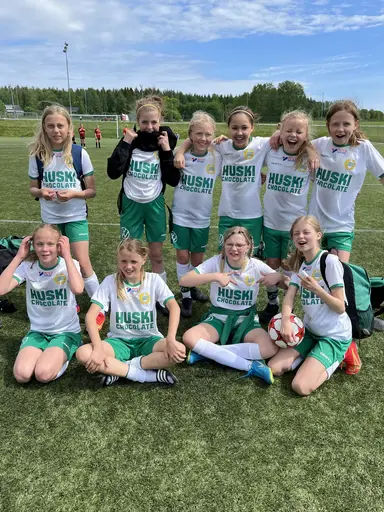 Stolta och nöjda som sig bör efter en fantastisk insats och spel mot 1 år äldre tjejer samt BP´s Akademilag