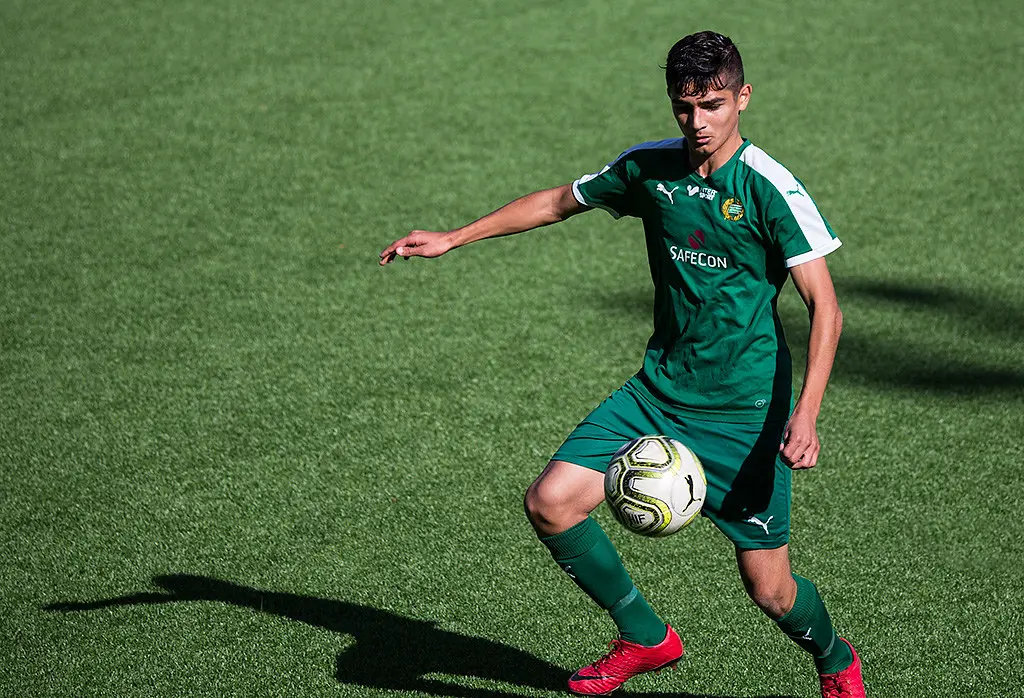 Aimar Sher har suttit på bänken i A-laget vid ett flertal tillfällen men har nu debuterat i A-laget